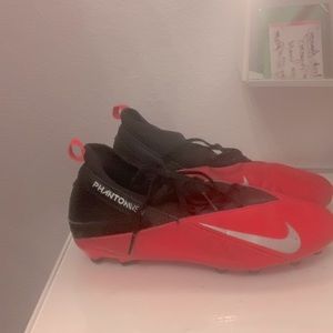 Girls Nike phanton soccer cute cleats!! Good Condition!! Neon pink and black